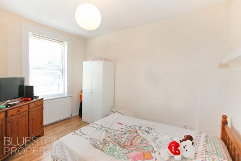 Studio to rent, Summerstown