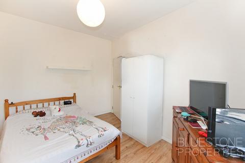 Studio to rent, Summerstown