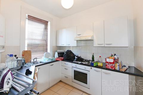 Studio to rent, Summerstown