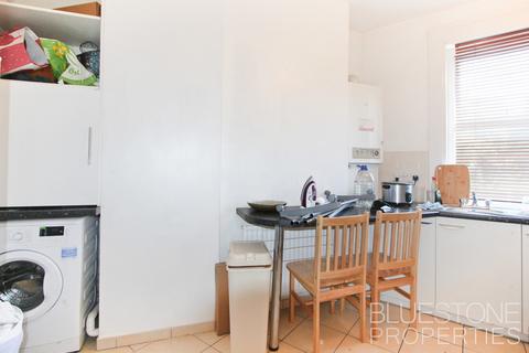 Studio to rent, Summerstown