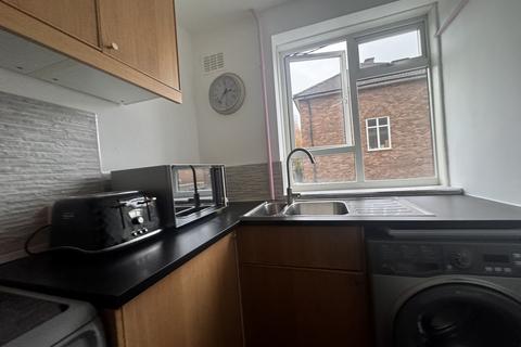 1 bedroom flat to rent, Griffin Court, West Drive, Birmingham, B5 7RS