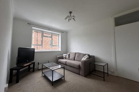 1 bedroom flat to rent, Griffin Court, West Drive, Birmingham, B5 7RS