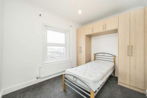 2 bedroom flat to rent, Chamberlayne Road, London NW10