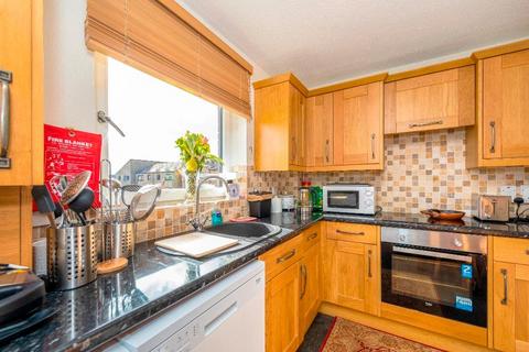 2 bedroom flat to rent, Clark Place, Trinity, Edinburgh, EH5