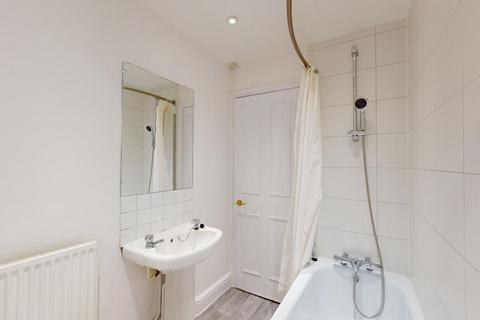 1 bedroom flat to rent, Bassein Park Road, London W12