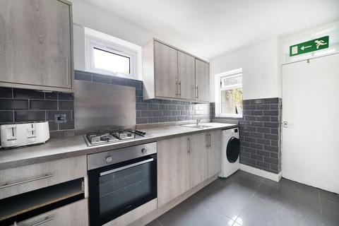 5 bedroom terraced house to rent, Brandon Street, London