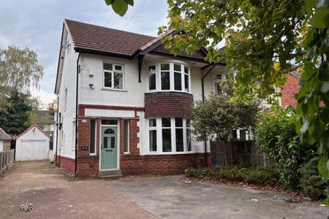 4 bedroom semi-detached house to rent, Otley Road, Leeds