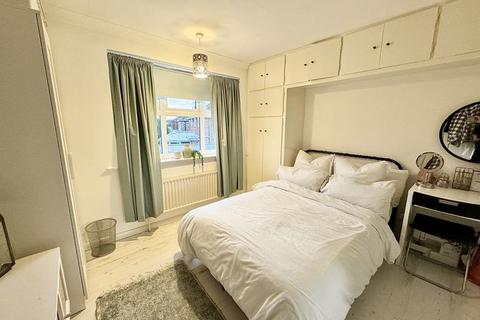 2 Ancaster Avenue, Grimsby, DN33 3LJ