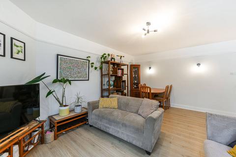 3 bedroom flat for sale, New Park Road, Clapham Park, London, SW2