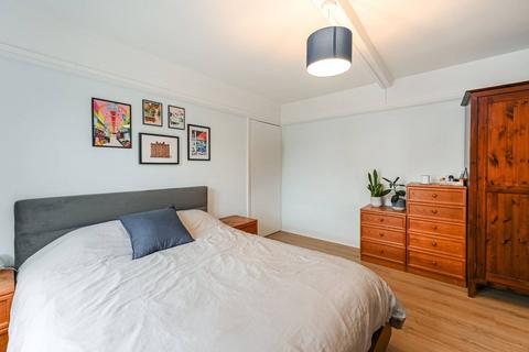 3 bedroom flat for sale, New Park Road, Clapham Park, London, SW2