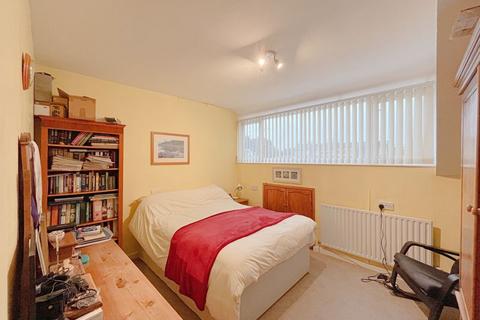 25 Deerfold Crescent, Burntwood, WS7 9AX