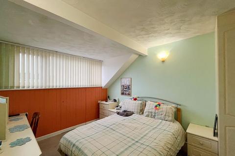 25 Deerfold Crescent, Burntwood, WS7 9AX