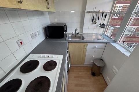 Studio to rent, Du Cane Court Balham High Road Balham SW17 7JE