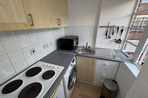 Studio to rent, Du Cane Court Balham High Road Balham SW17 7JE