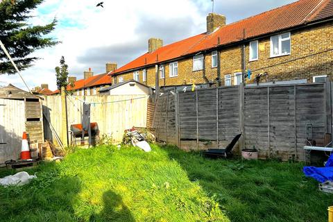104 Launcelot Road, Bromley, BR1 5DZ