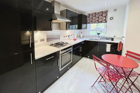 2 bedroom flat for sale, Clevelands Drive, Heaton