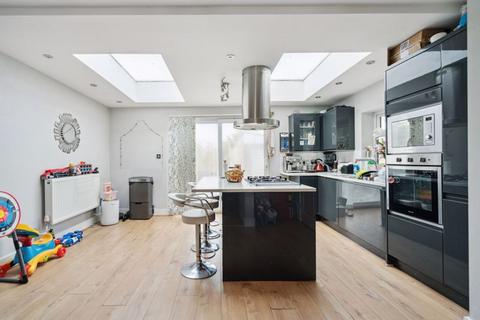 180 The Heights, Northolt, UB5 4BU