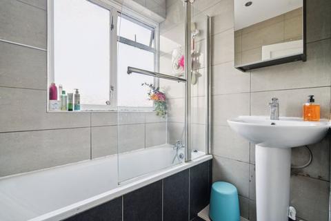180 The Heights, Northolt, UB5 4BU
