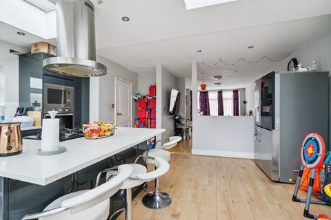 180 The Heights, Northolt, UB5 4BU