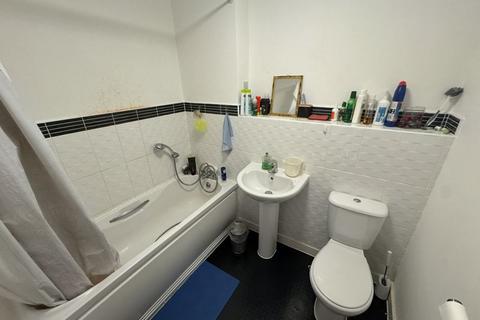 2 bedroom apartment for sale, Taywood Road, Northolt