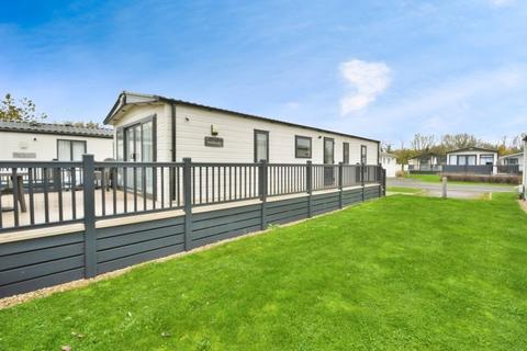 3 bedroom park home for sale, Water Lily Meadow, Cotswold Hoburne, Cotswold Lakes