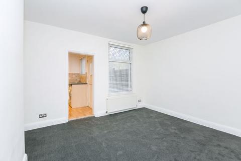 2 bedroom terraced house to rent, Leslie Grove, East Croydon