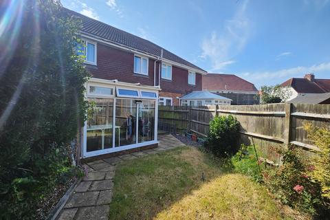 3 bedroom terraced house to rent, Gardner Road, Portslade