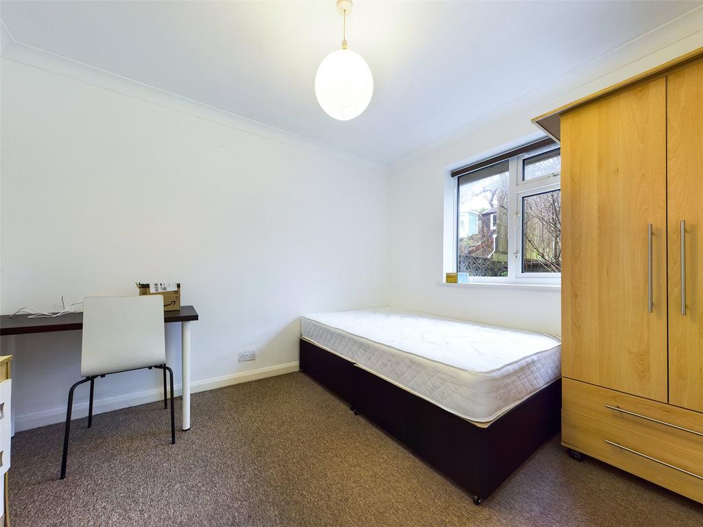 Bedroom-Room-To-Rent