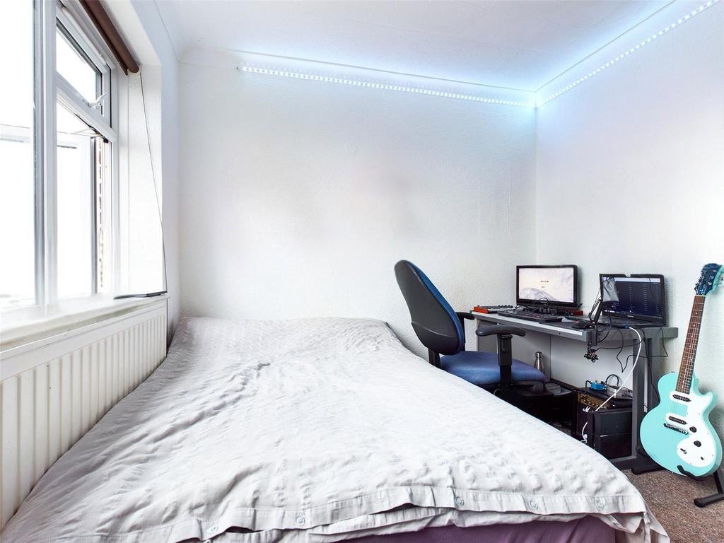 Bedroom-Room-To-Rent