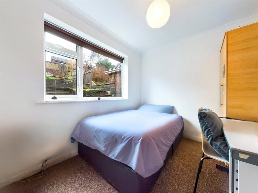 Bedroom-Room-To-Rent