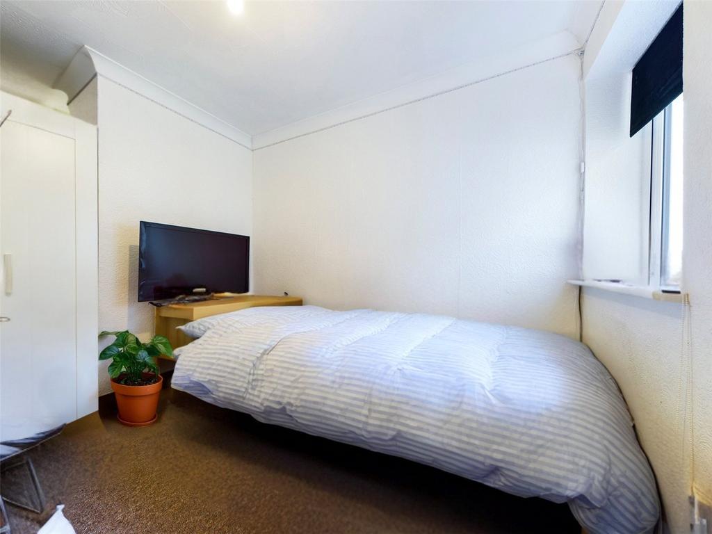 Bedroom-Room-To-Rent