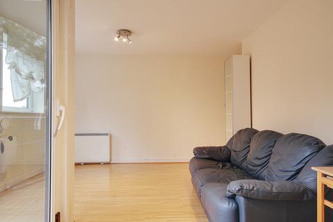 1 bedroom flat to rent, Fishguard Way