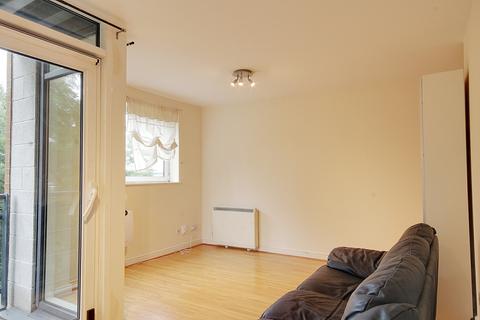 1 bedroom flat to rent, Fishguard Way