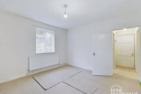 1 bedroom ground floor flat to rent, Sir Evelyn Road, Rochester