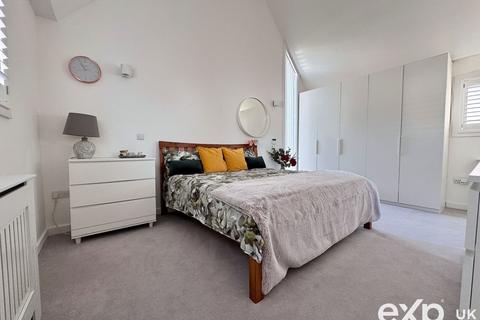 9 Edgar Close, Kings Hill, West Malling, ME19 4JE