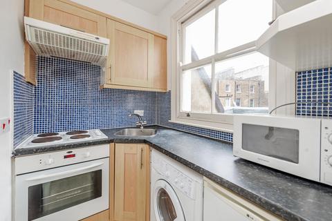 Studio to rent, Collingham Place London SW5