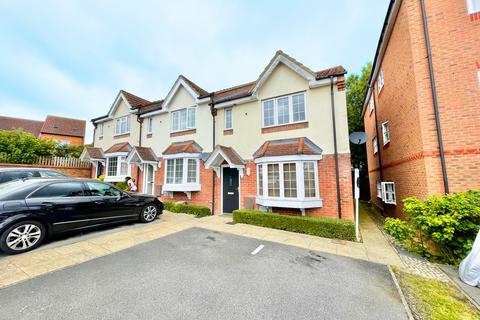 3 bedroom end of terrace house to rent, Borough Bridge, Oakhill, MK5 6FY