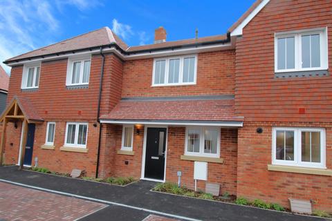 2 bedroom house to rent, Maude Close, New Romney TN28