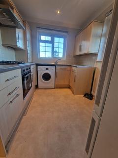 2 bedroom maisonette to rent, Castleview Road, Weybridge, Surrey, KT13