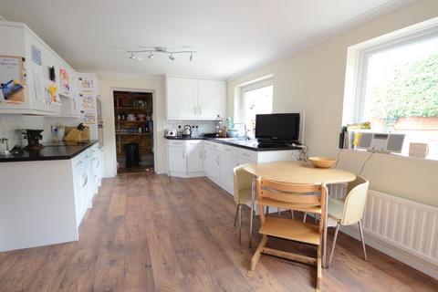 3 bedroom link detached house to rent, St. Peters Close, Burnham