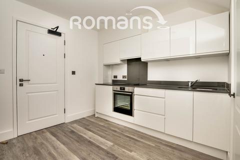 Studio to rent, Lyon Way