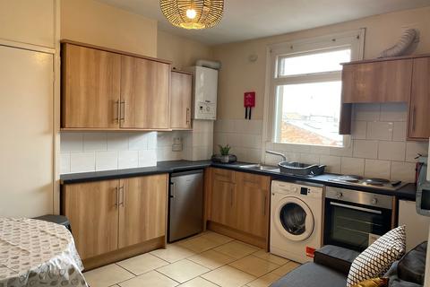 3 bedroom ground floor flat to rent, Bristol BS7