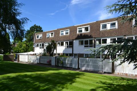 4 bedroom townhouse to rent, Hawthorn Close, Horsham