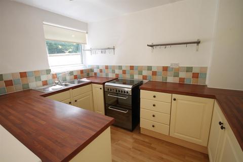 4 bedroom townhouse to rent, Hawthorn Close, Horsham