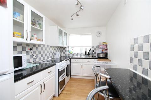 1 bedroom maisonette to rent, Windsor Close, Southwater