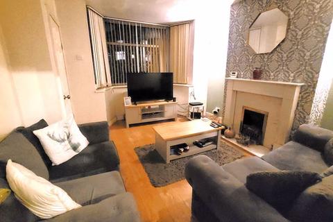 2 bedroom end of terrace house to rent, Elliston Avenue, Birmingham B44