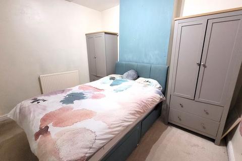 2 bedroom end of terrace house to rent, Elliston Avenue, Birmingham B44