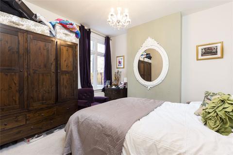 2 bedroom apartment to rent, Bickley Street, London SW17