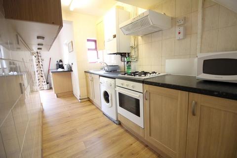 3 bedroom house to rent, Heath Road, Hillingdon