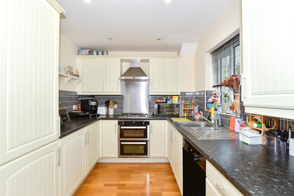 Kitchen/Dining Area